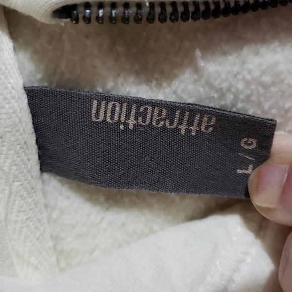 Attraction zip up jacket says Canada in front. Cream in color size lg - Picture 4 of 9